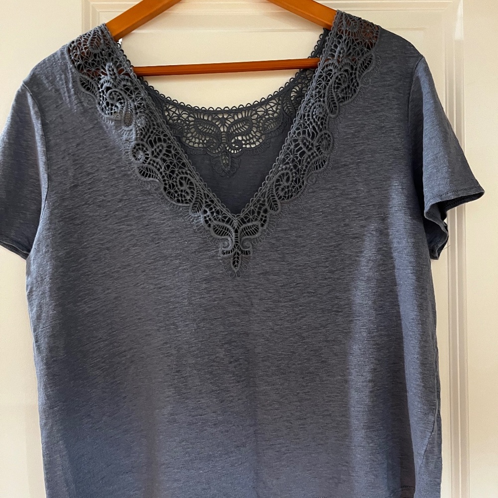 Sézane t shirt with front and back neck embroidery